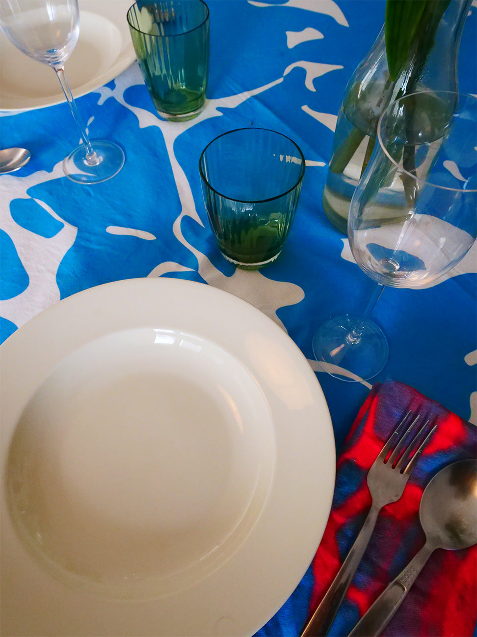 Nappe n° 2 – nappe moderne en coton biologique | bleu et blanc